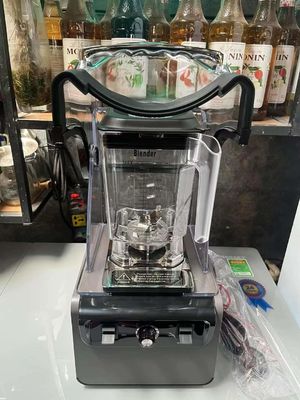Powerful Electric Smoothie Machine With Soundproof Cover And Commercial Controls