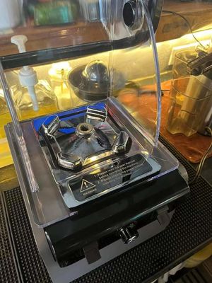 Powerful Electric Smoothie Machine With Soundproof Cover And Commercial Controls